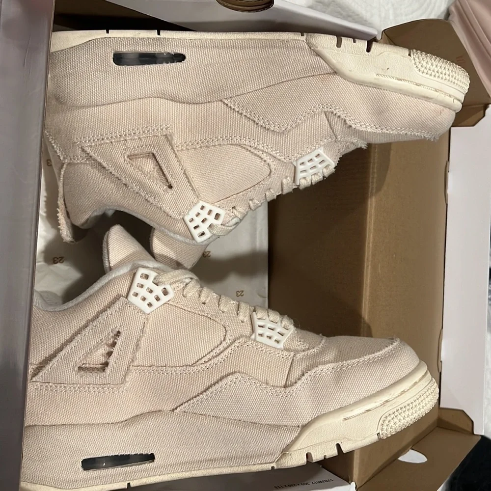 FINAL SALE: Woman’s Air Jordan 4 “Blank Canvas” - Picture 8 of 11